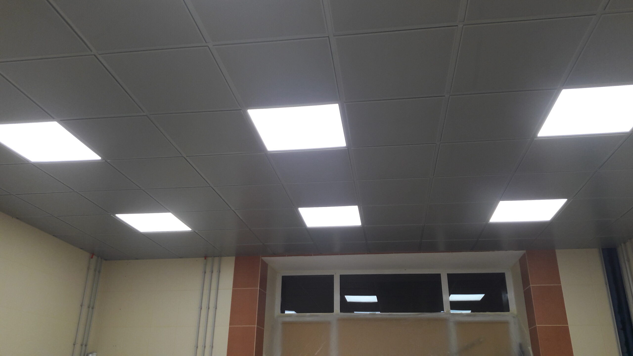 Монтаж кассетного потолка