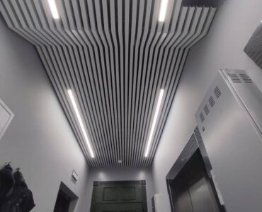 Монтаж кубообразной рейки в МОП